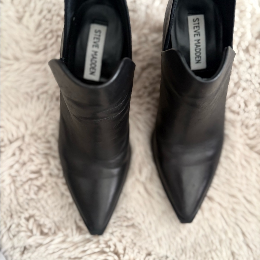Steve Madden Sleek Black Ankle Booties leather with zipper.